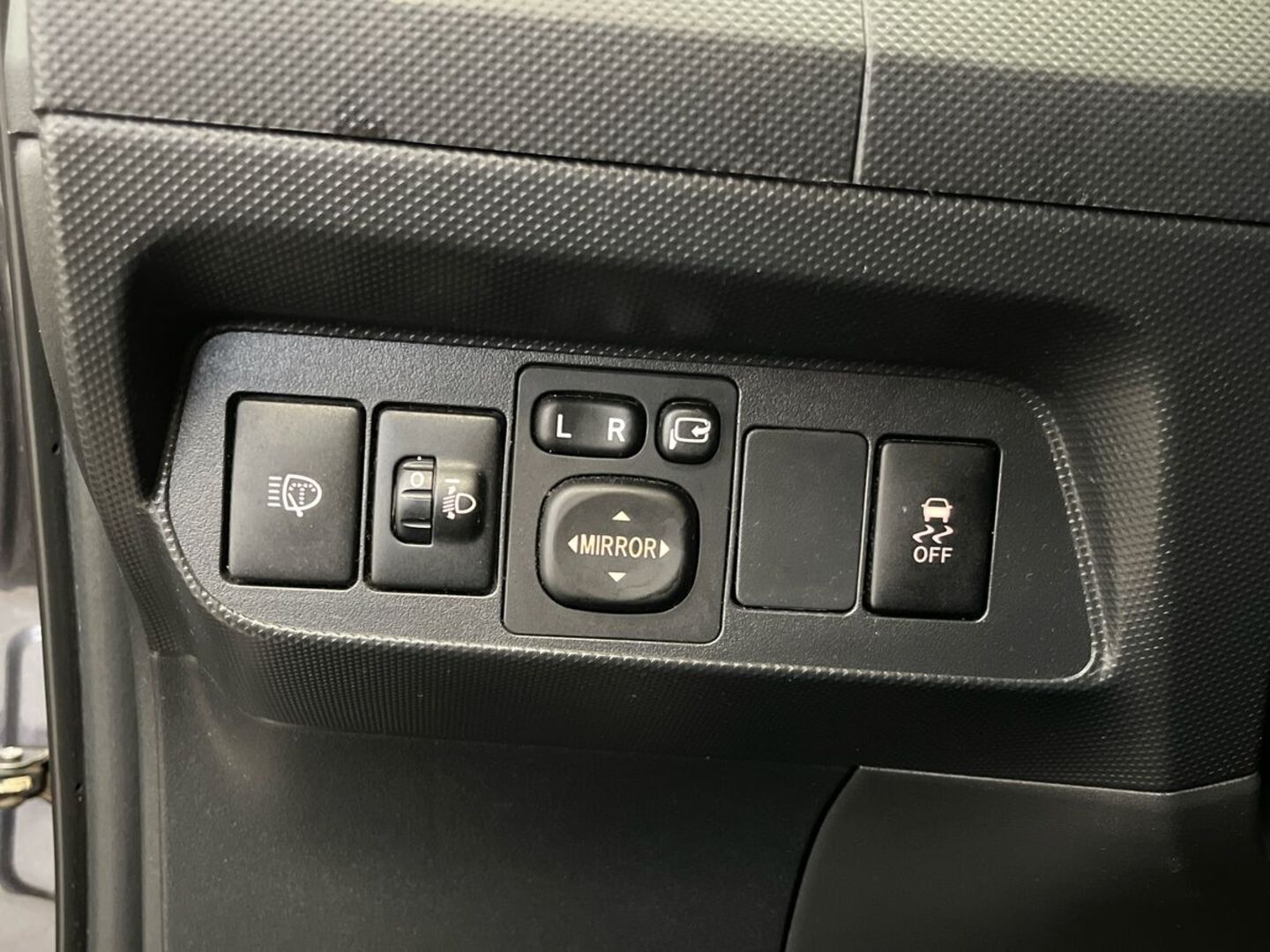 TOYOTA Auris 16
