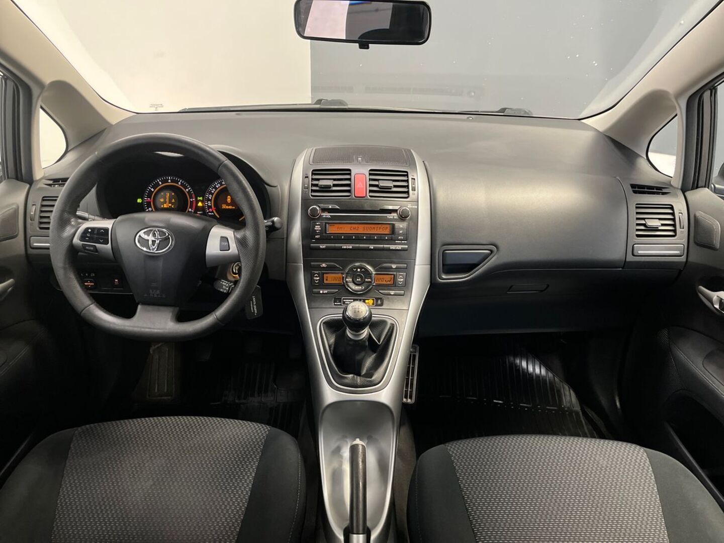 TOYOTA Auris 23