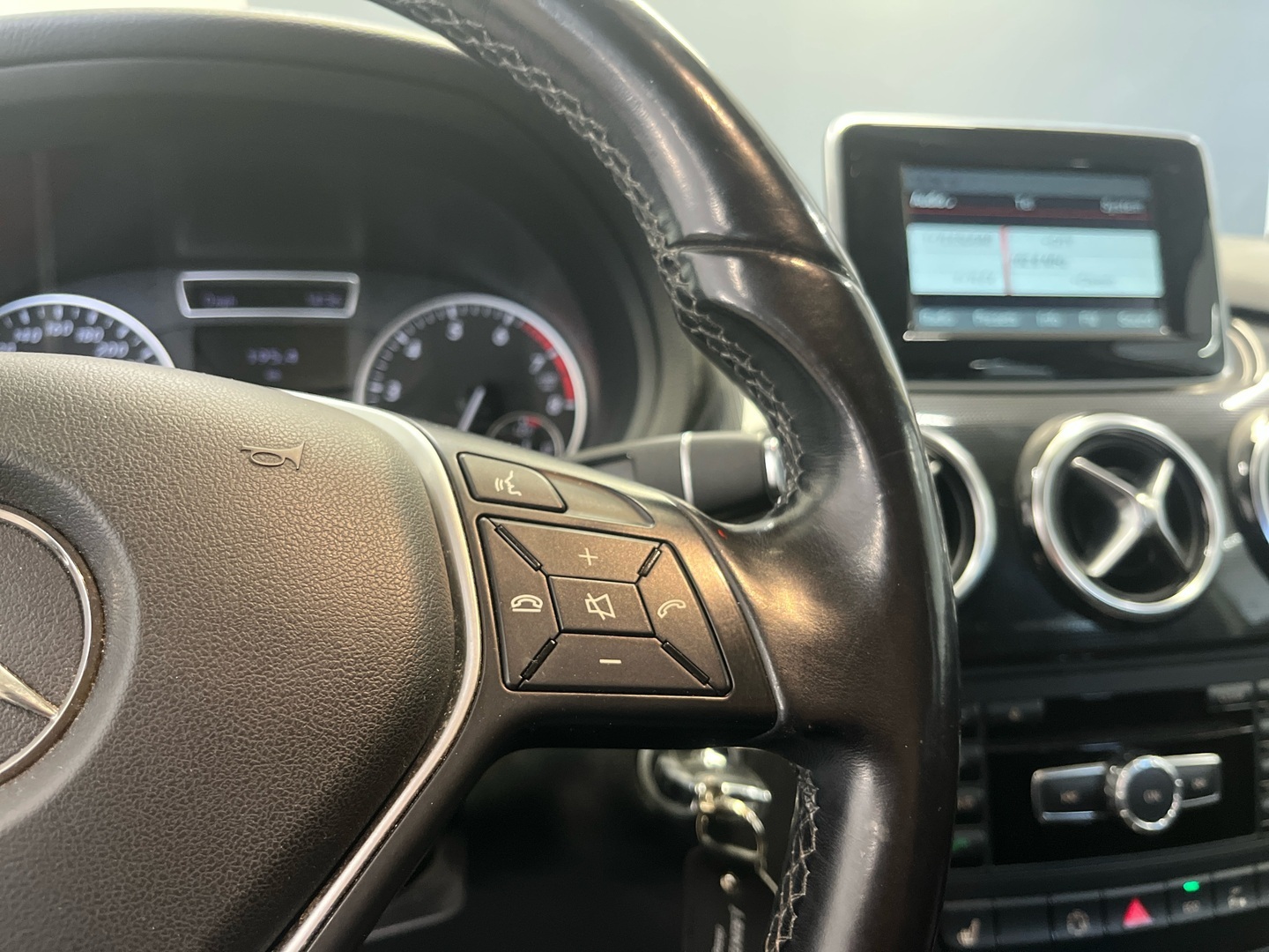 MERCEDES-BENZ B 2013