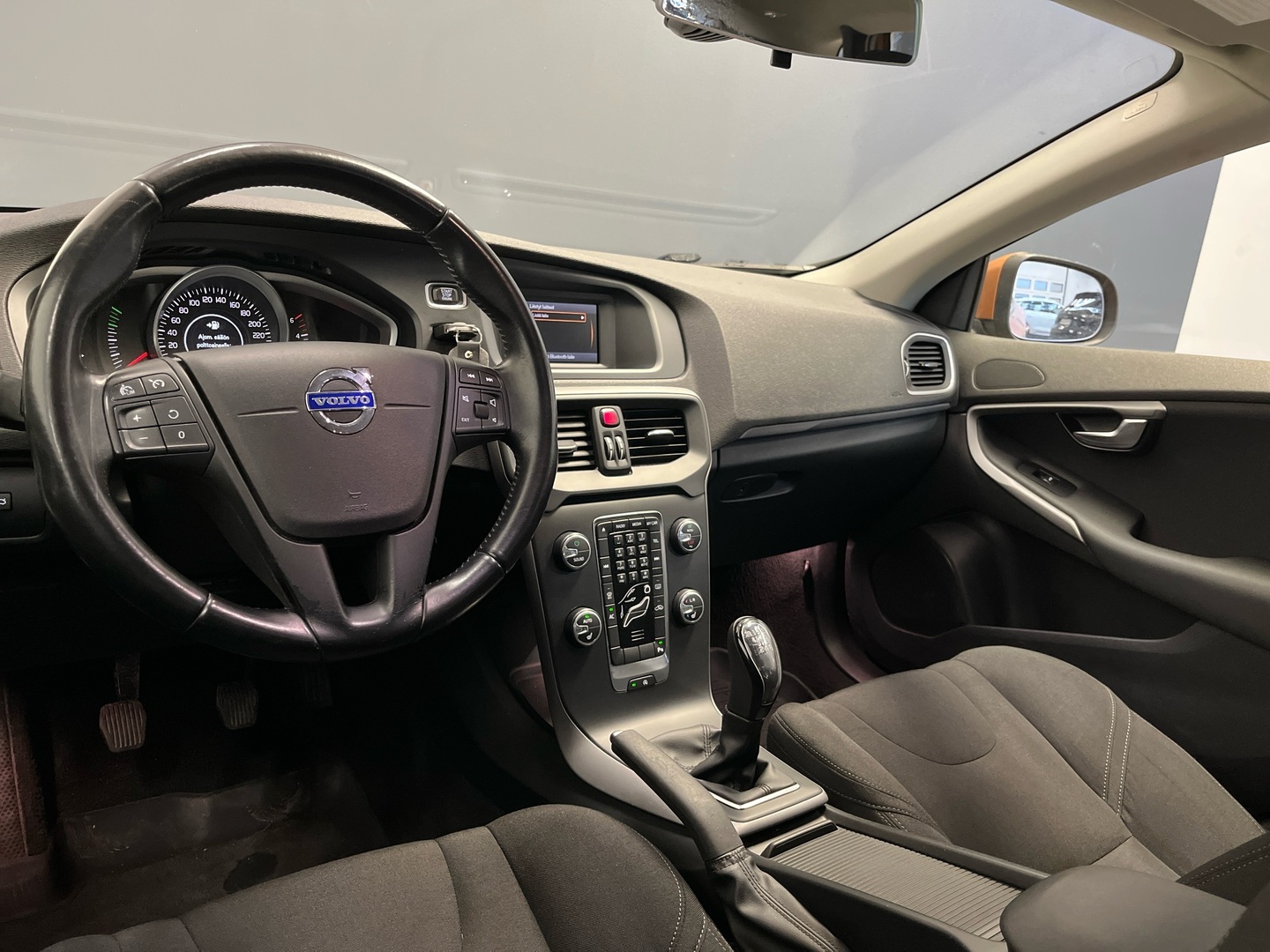 VOLVO V40 2014