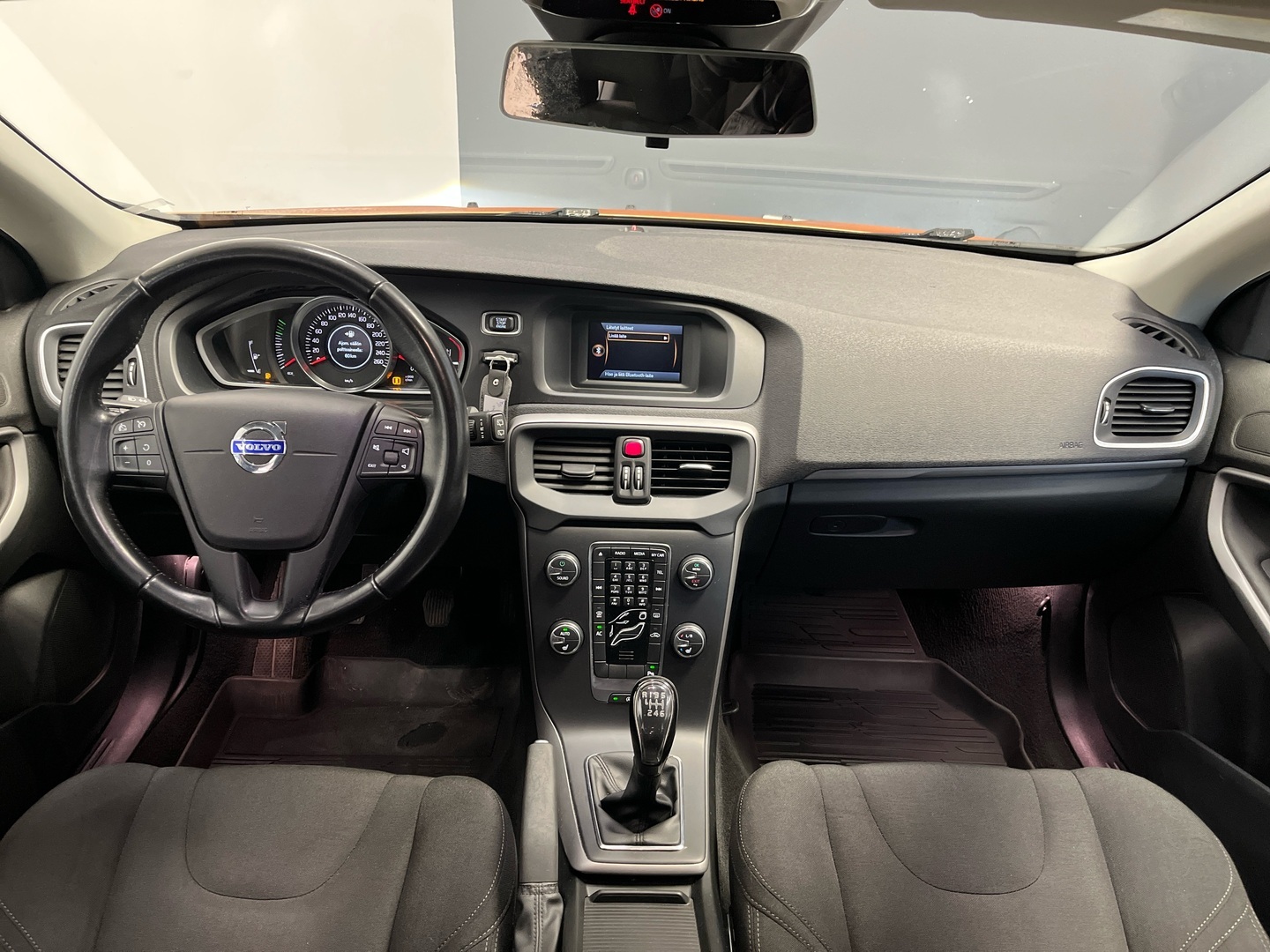 VOLVO V40 2014