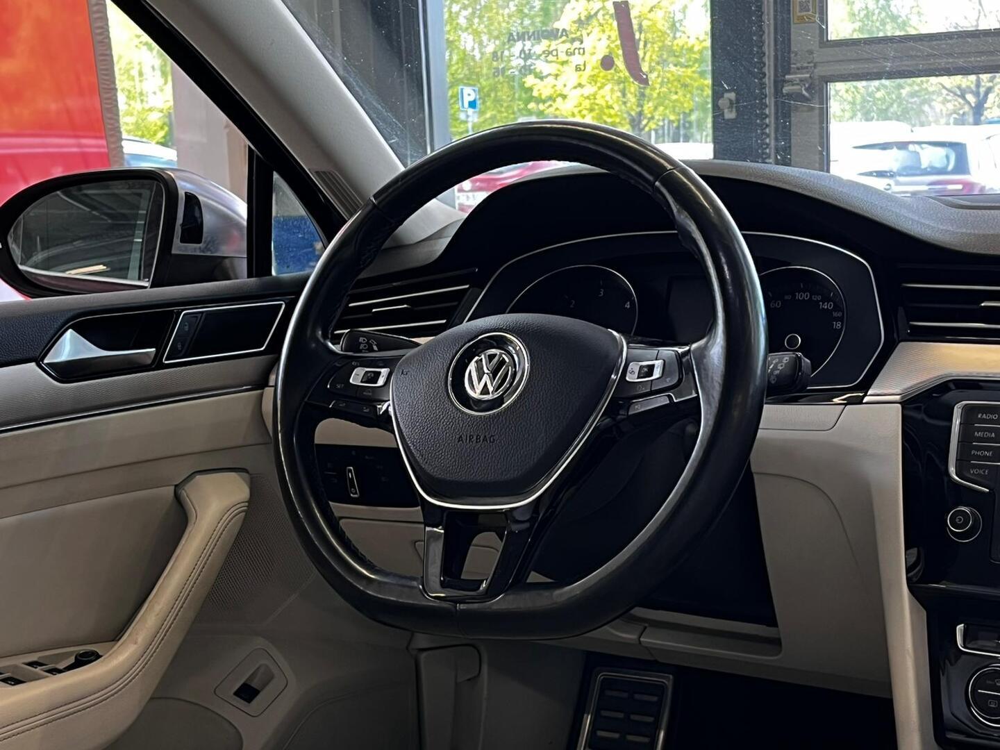 VOLKSWAGEN Passat 2016