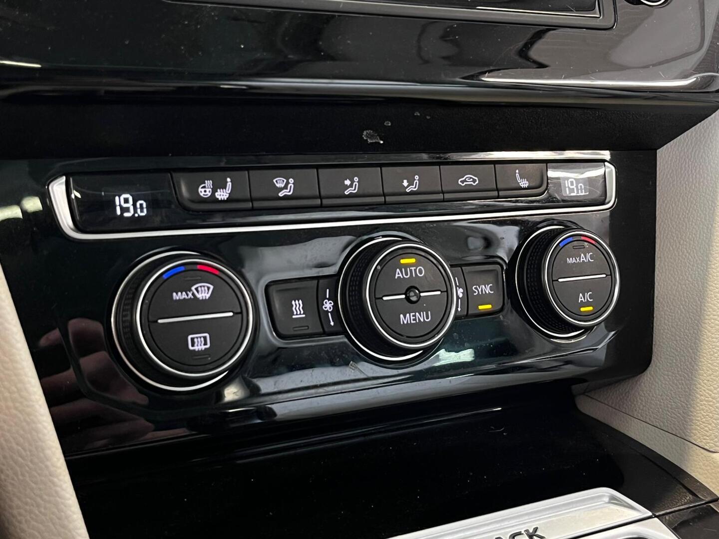 VOLKSWAGEN Passat 2016