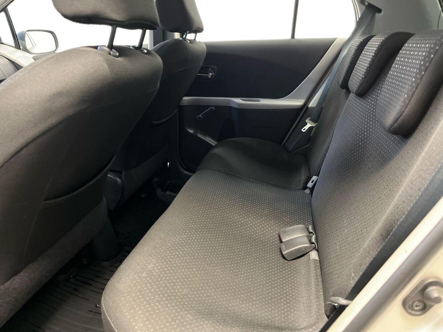 TOYOTA Yaris 10