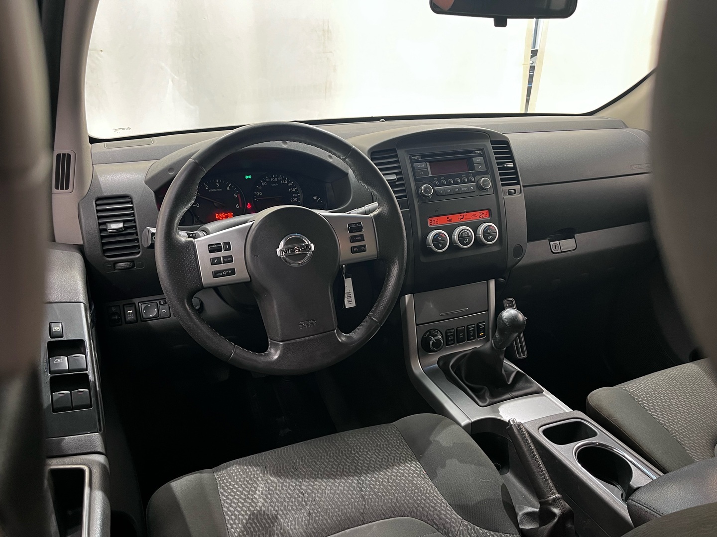 NISSAN Navara 2012