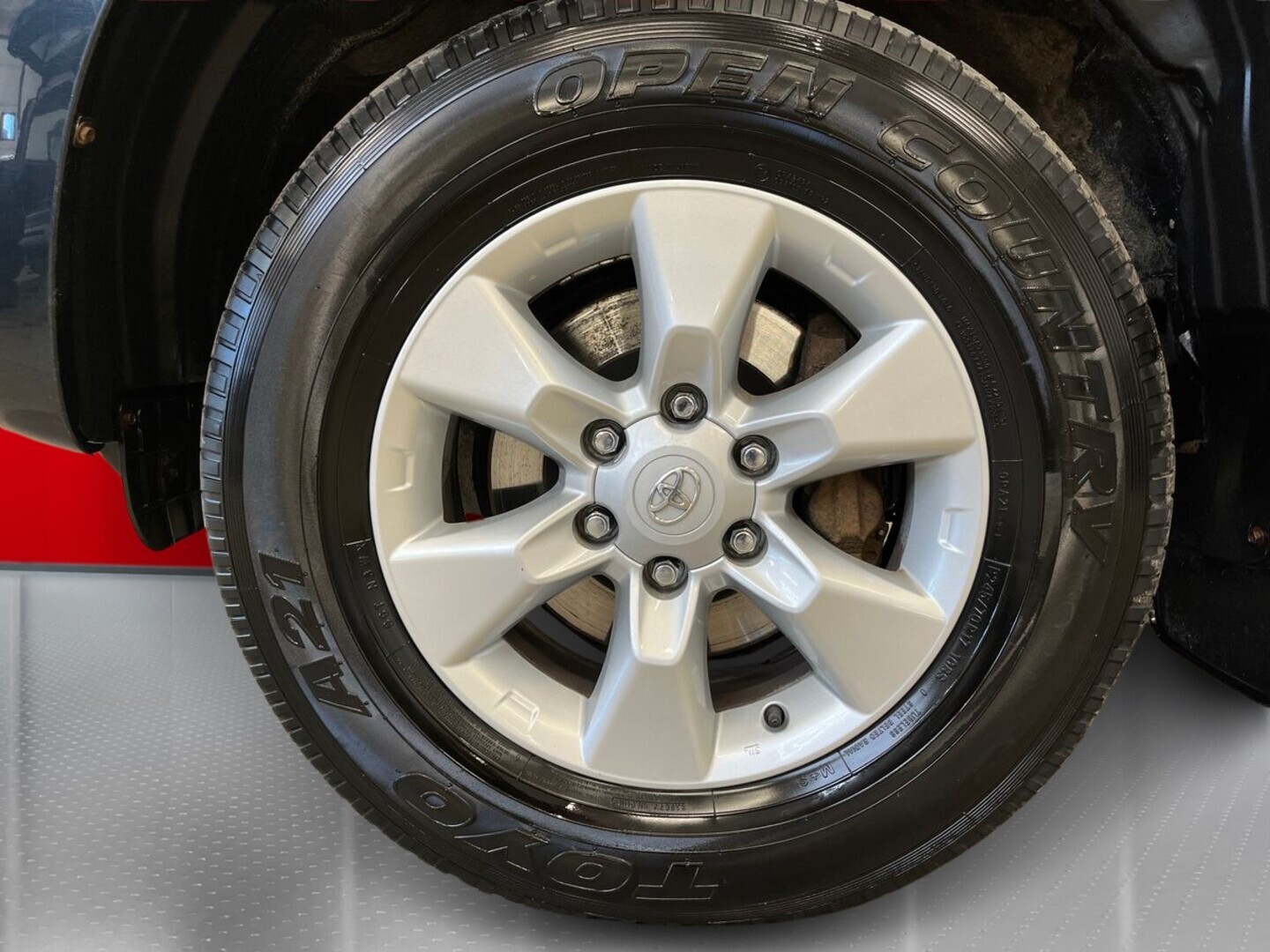 TOYOTA Land Cruiser 2013