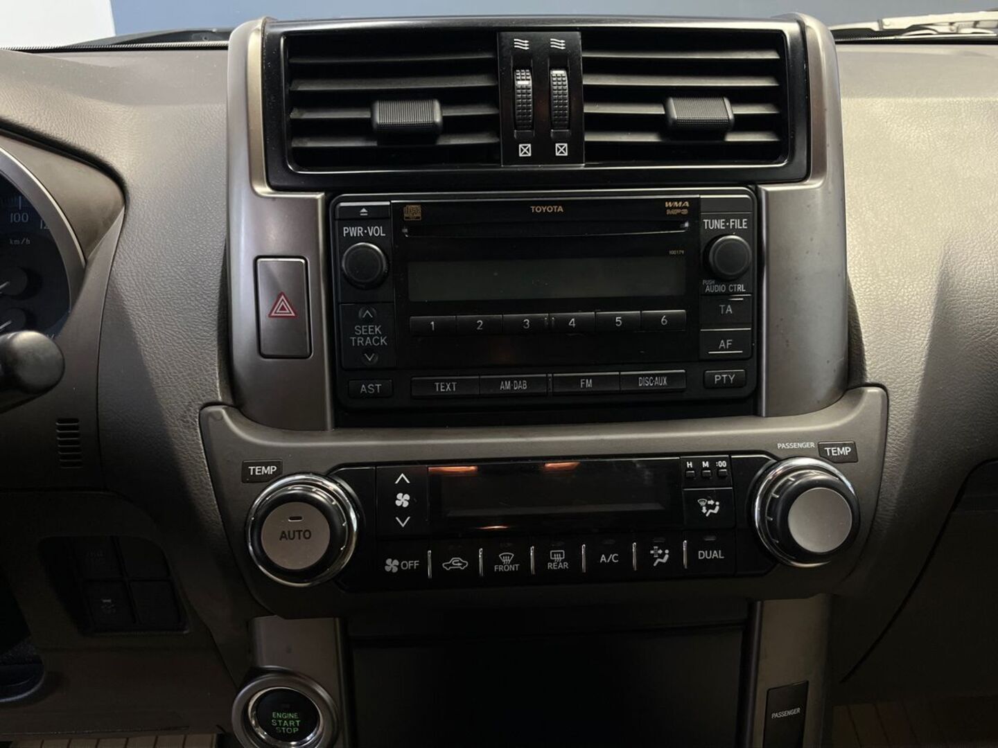 TOYOTA Land Cruiser 2013