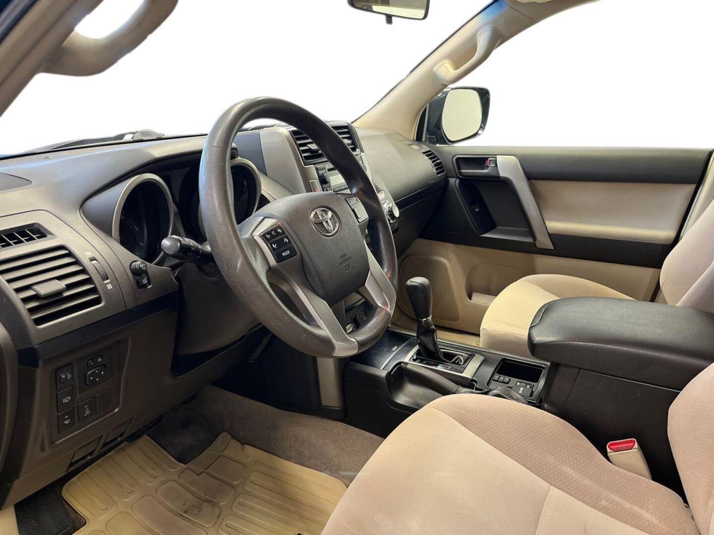 TOYOTA Land Cruiser 2013
