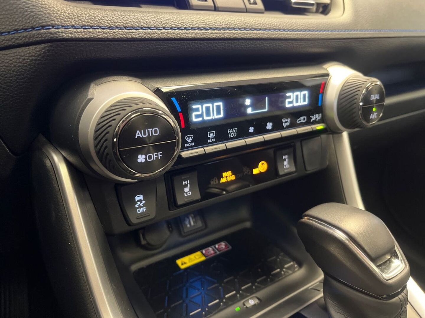 TOYOTA RAV4 17