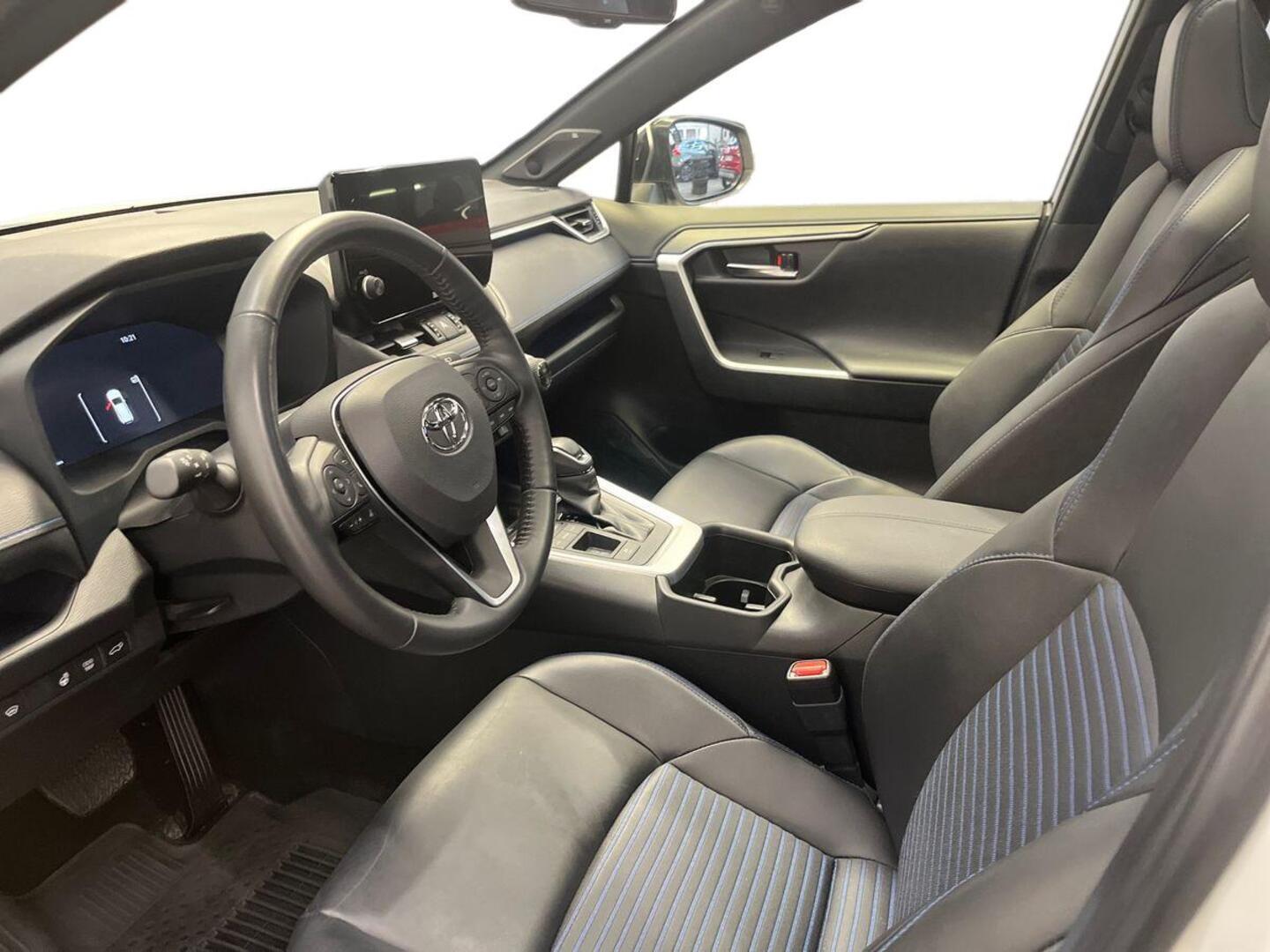 TOYOTA RAV4 7