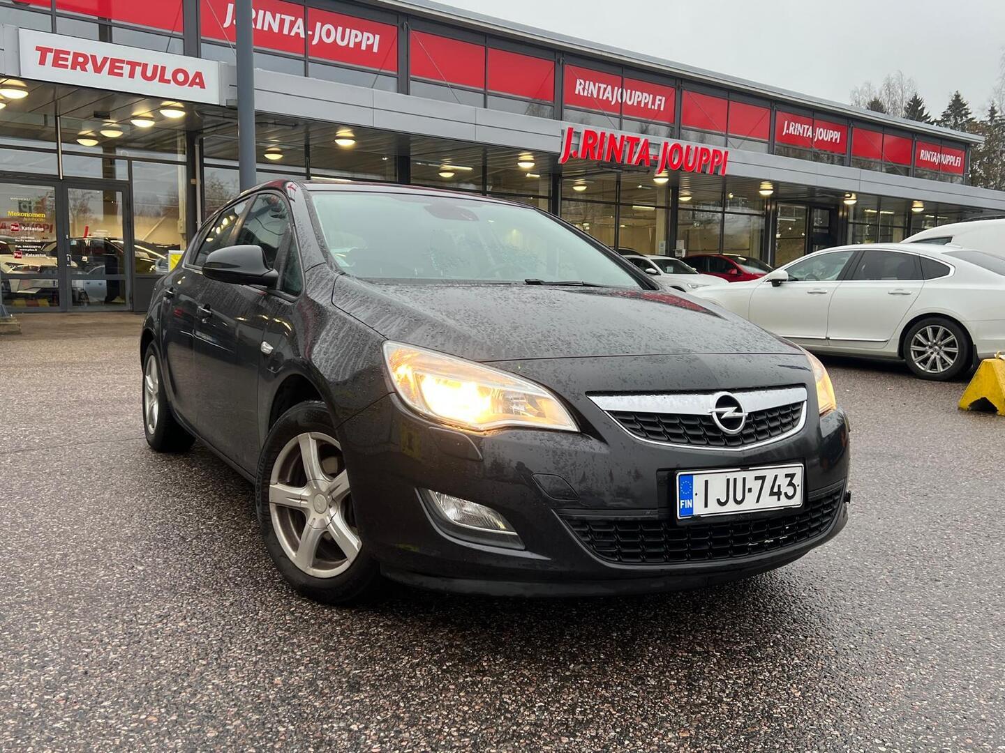 OPEL Astra 2011