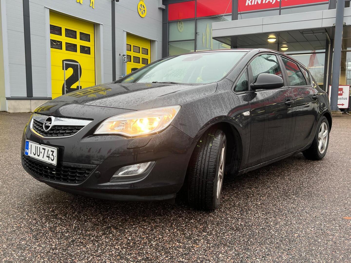 OPEL Astra 2011