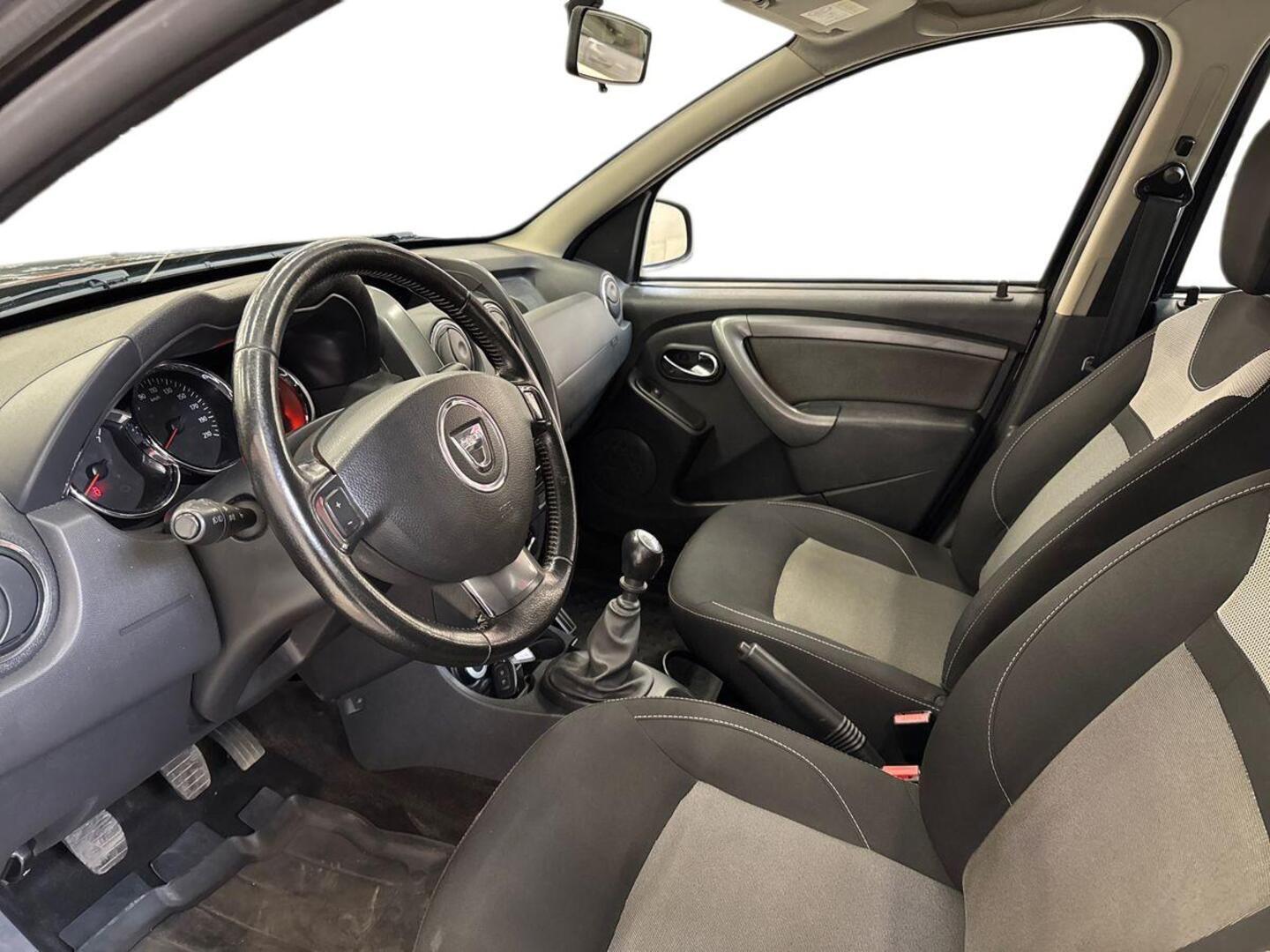 DACIA Duster 6
