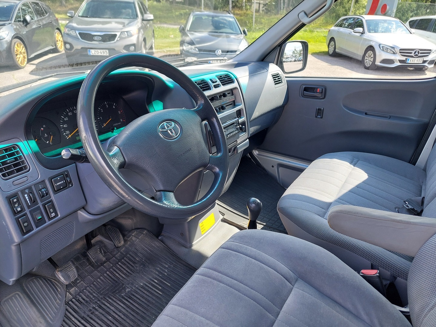 TOYOTA Hiace 2009