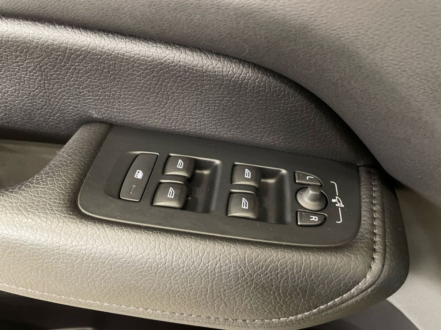 VOLVO XC60 2022