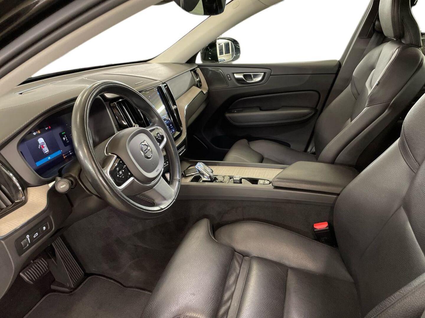 VOLVO XC60 2022