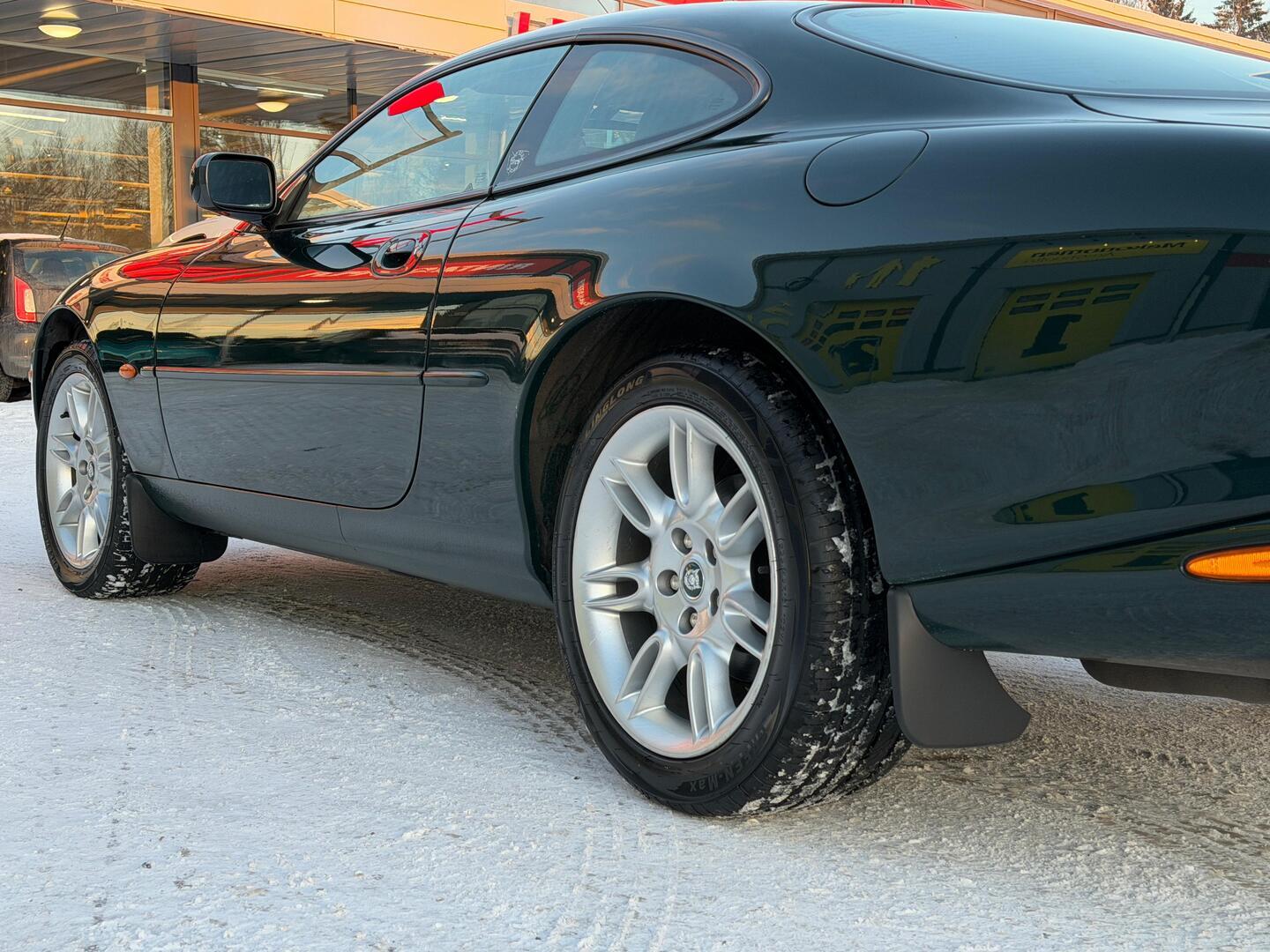 JAGUAR XK8 2001