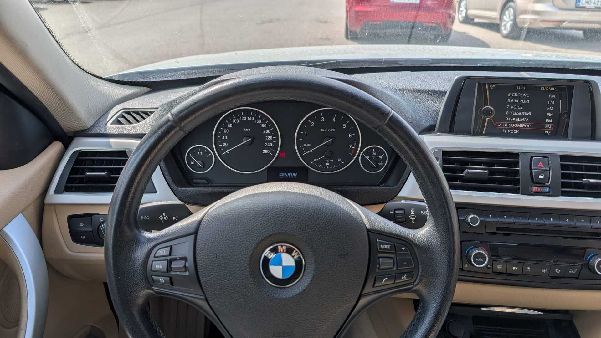 BMW 320 2012