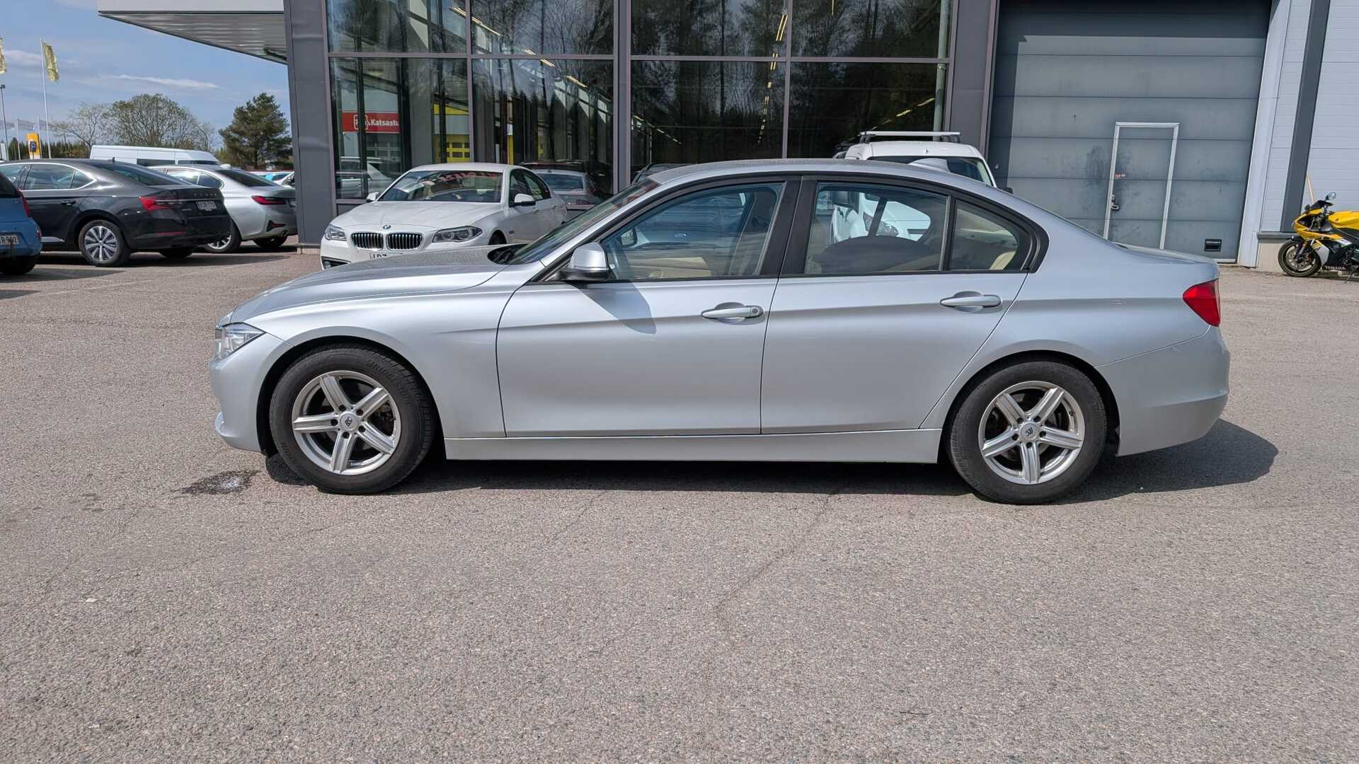 BMW 320 2012
