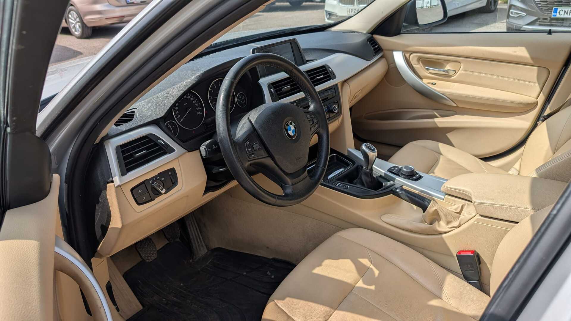 BMW 320 2012
