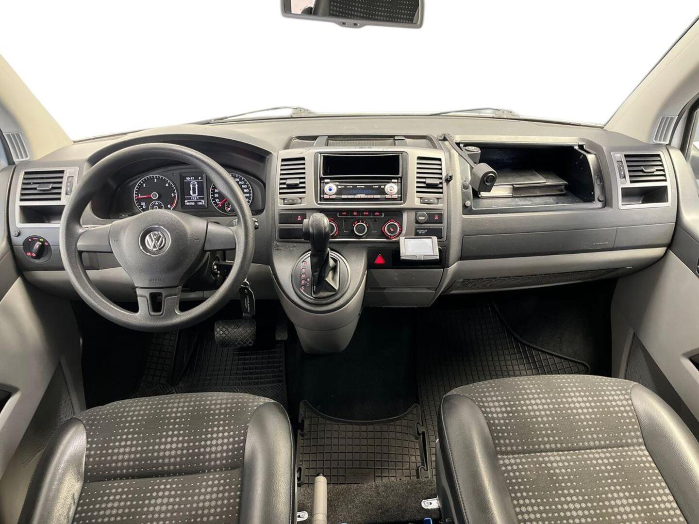 VOLKSWAGEN Caravelle 2012