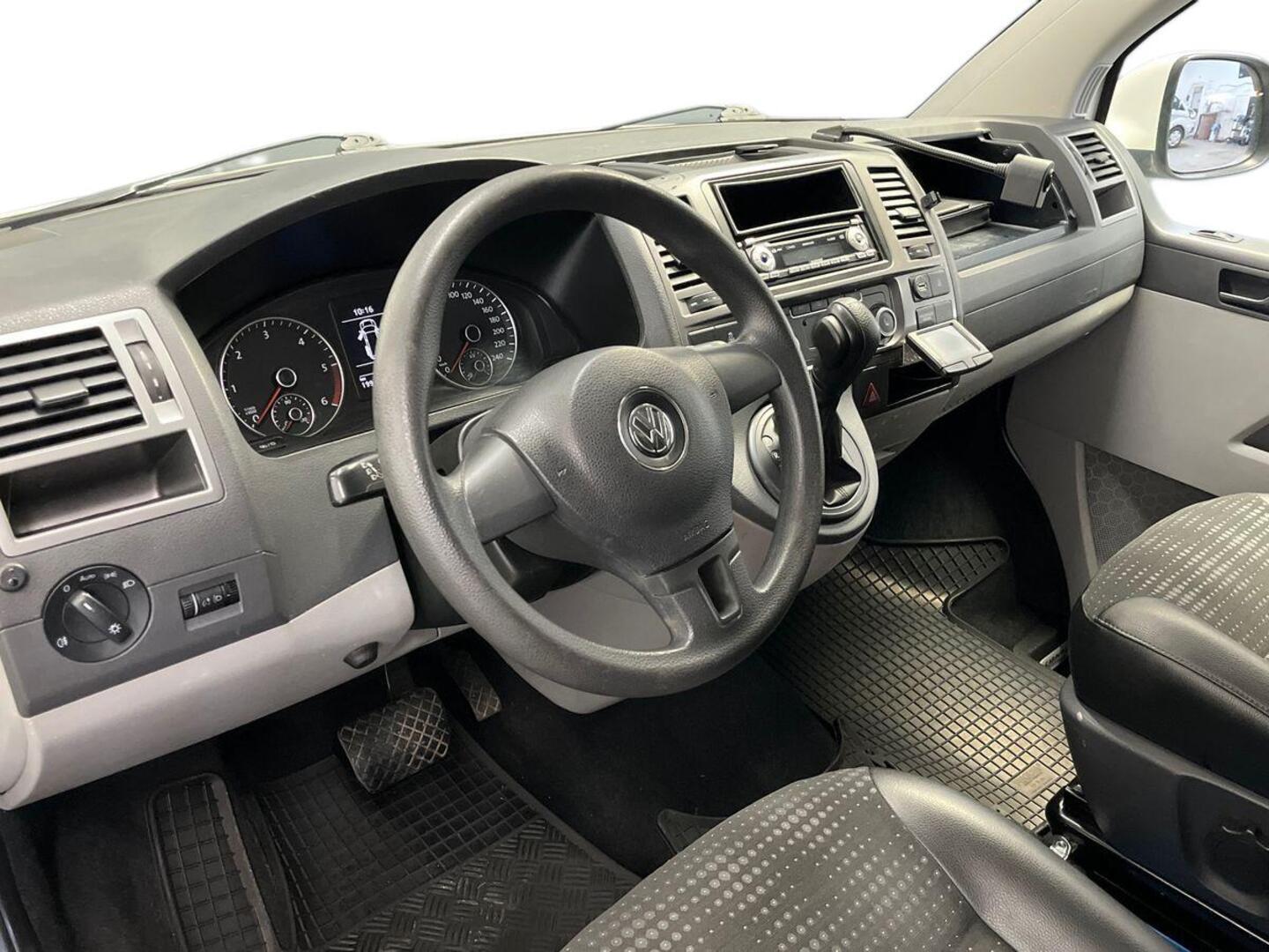 VOLKSWAGEN Caravelle 2012