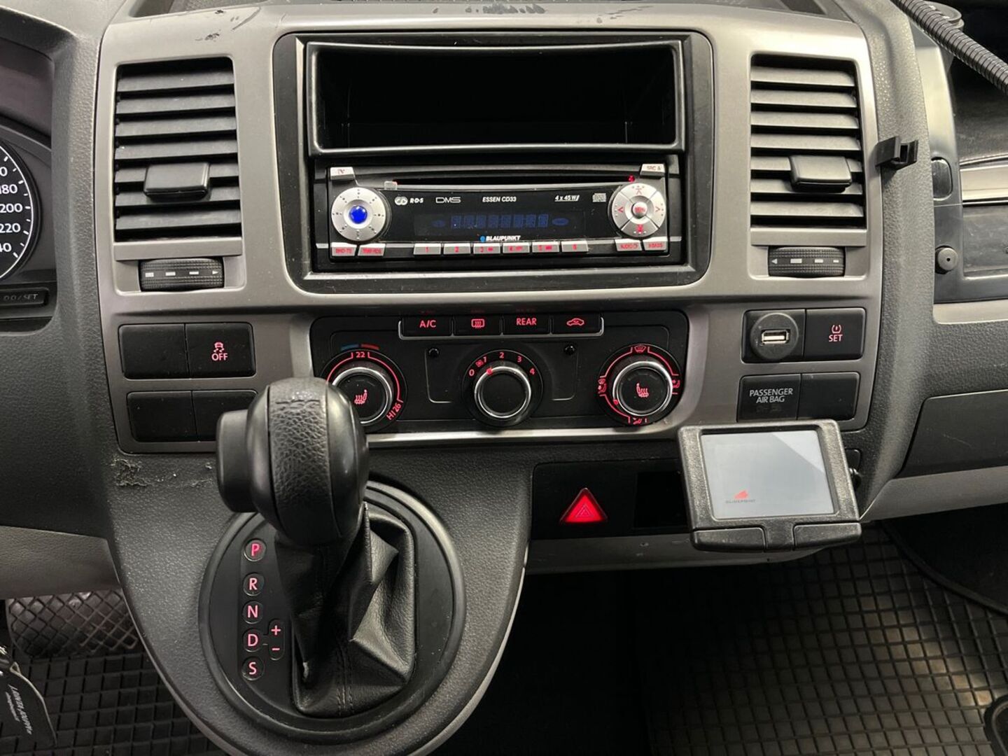 VOLKSWAGEN Caravelle 2012