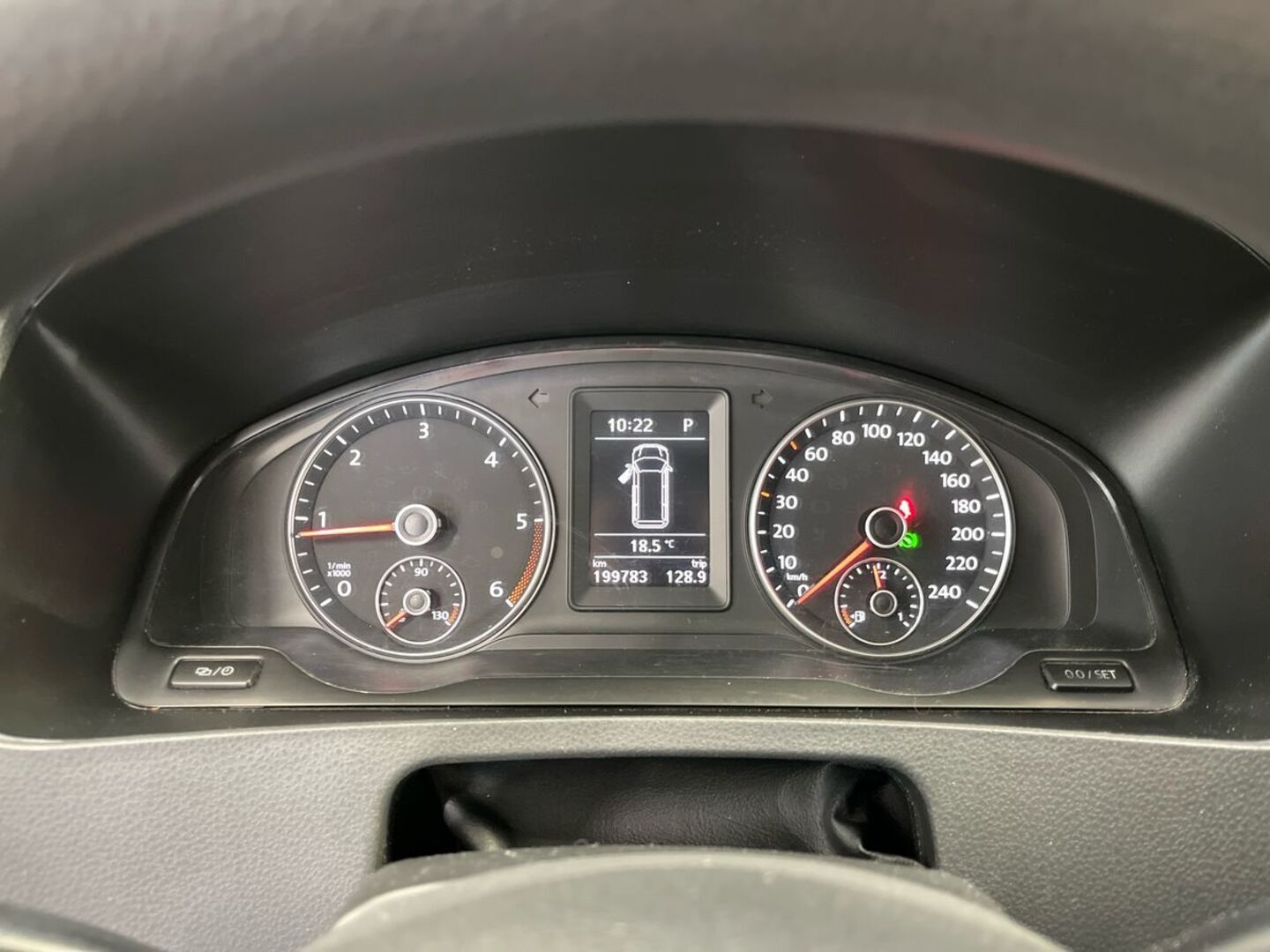 VOLKSWAGEN Caravelle 2012