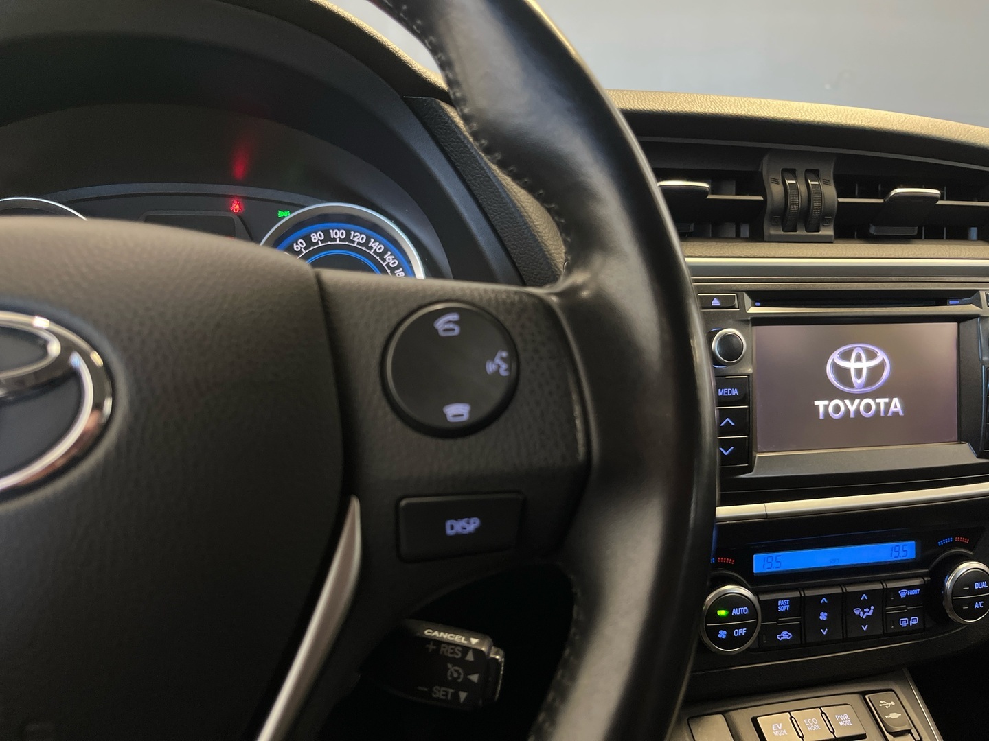 TOYOTA Auris 2013