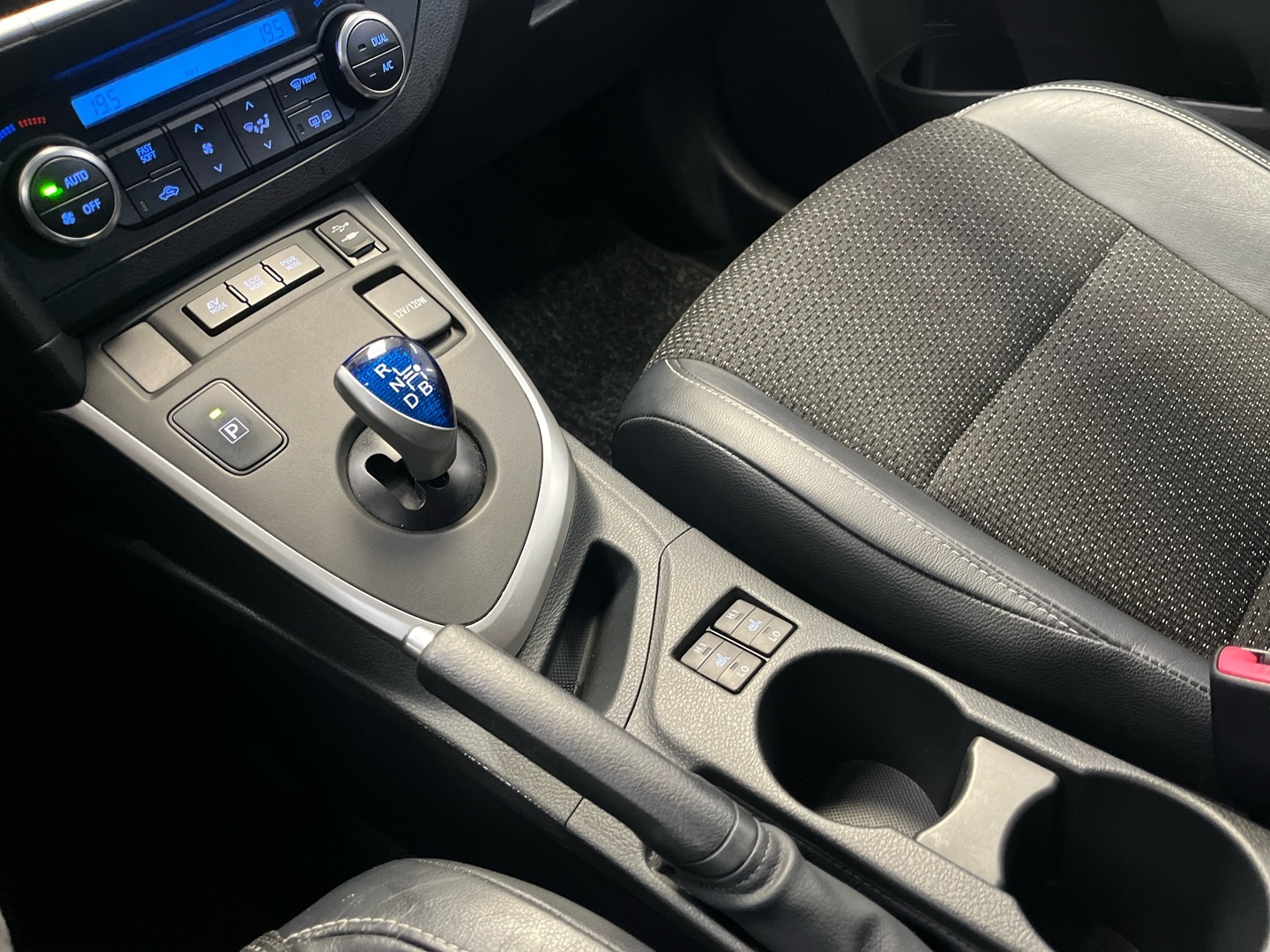 TOYOTA Auris 2013