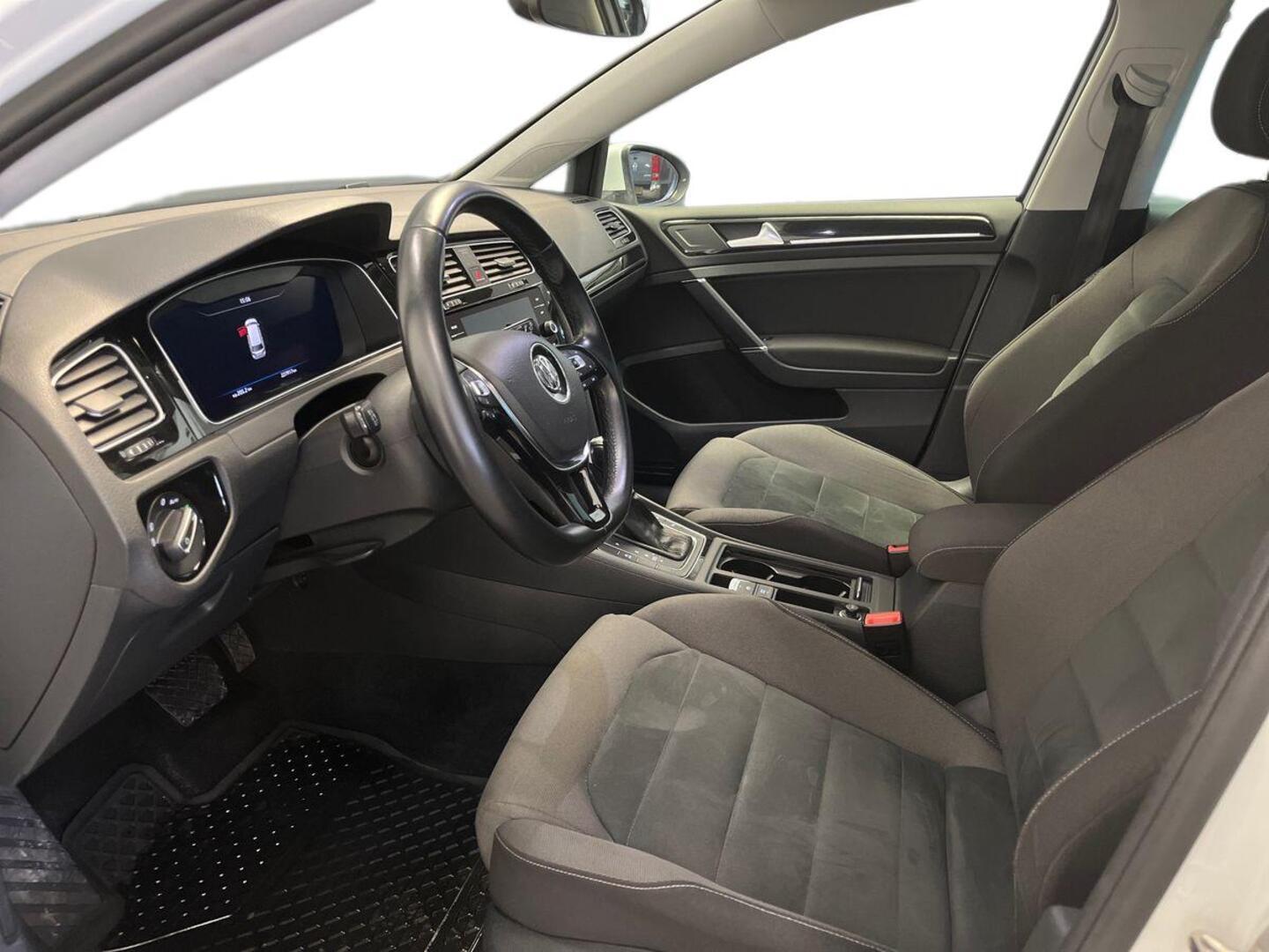 VOLKSWAGEN Golf 2018