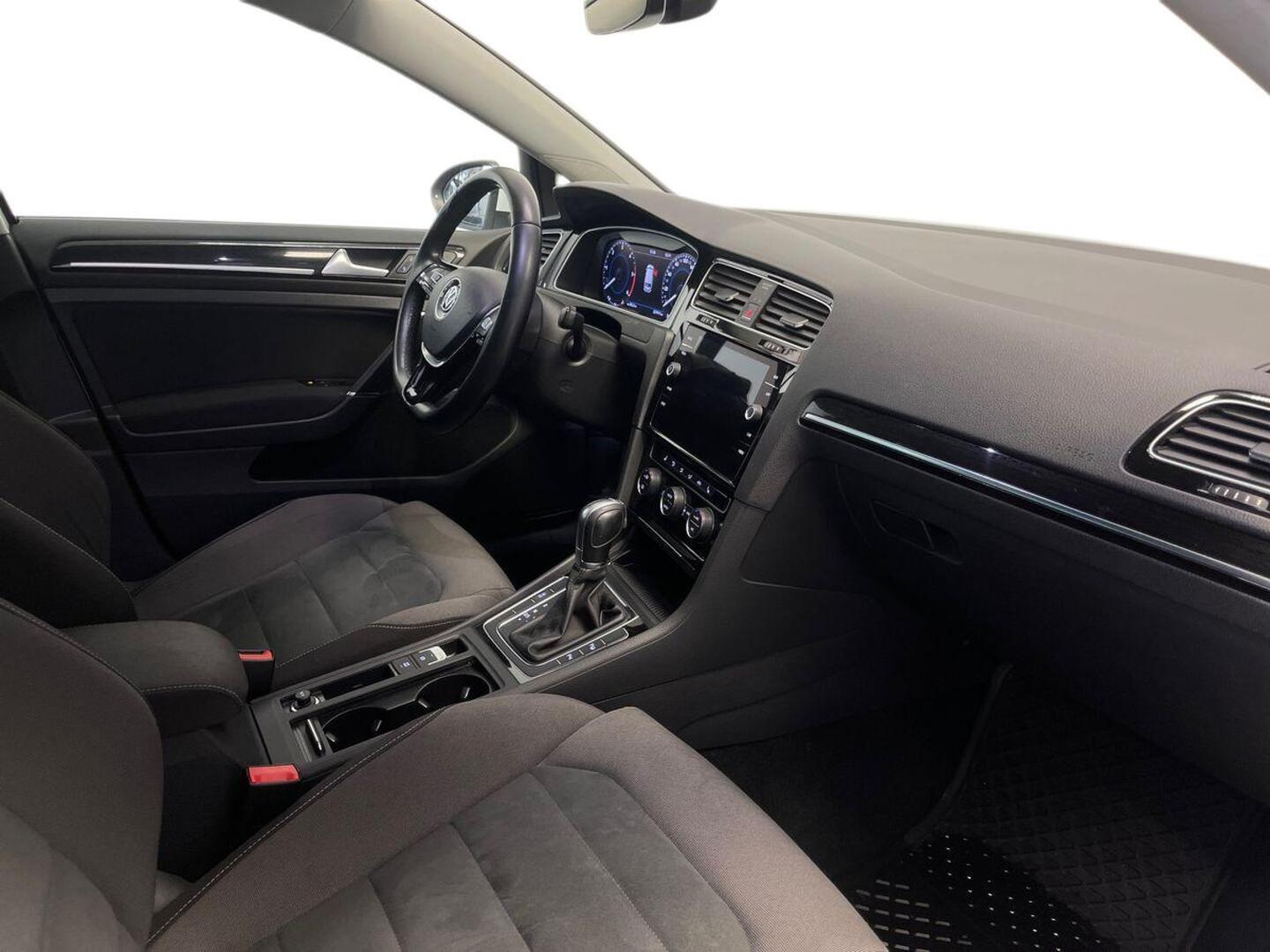 VOLKSWAGEN Golf 2018