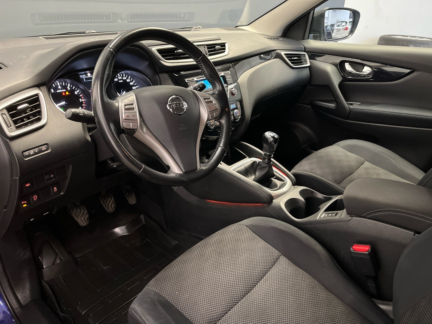 NISSAN Qashqai 2015