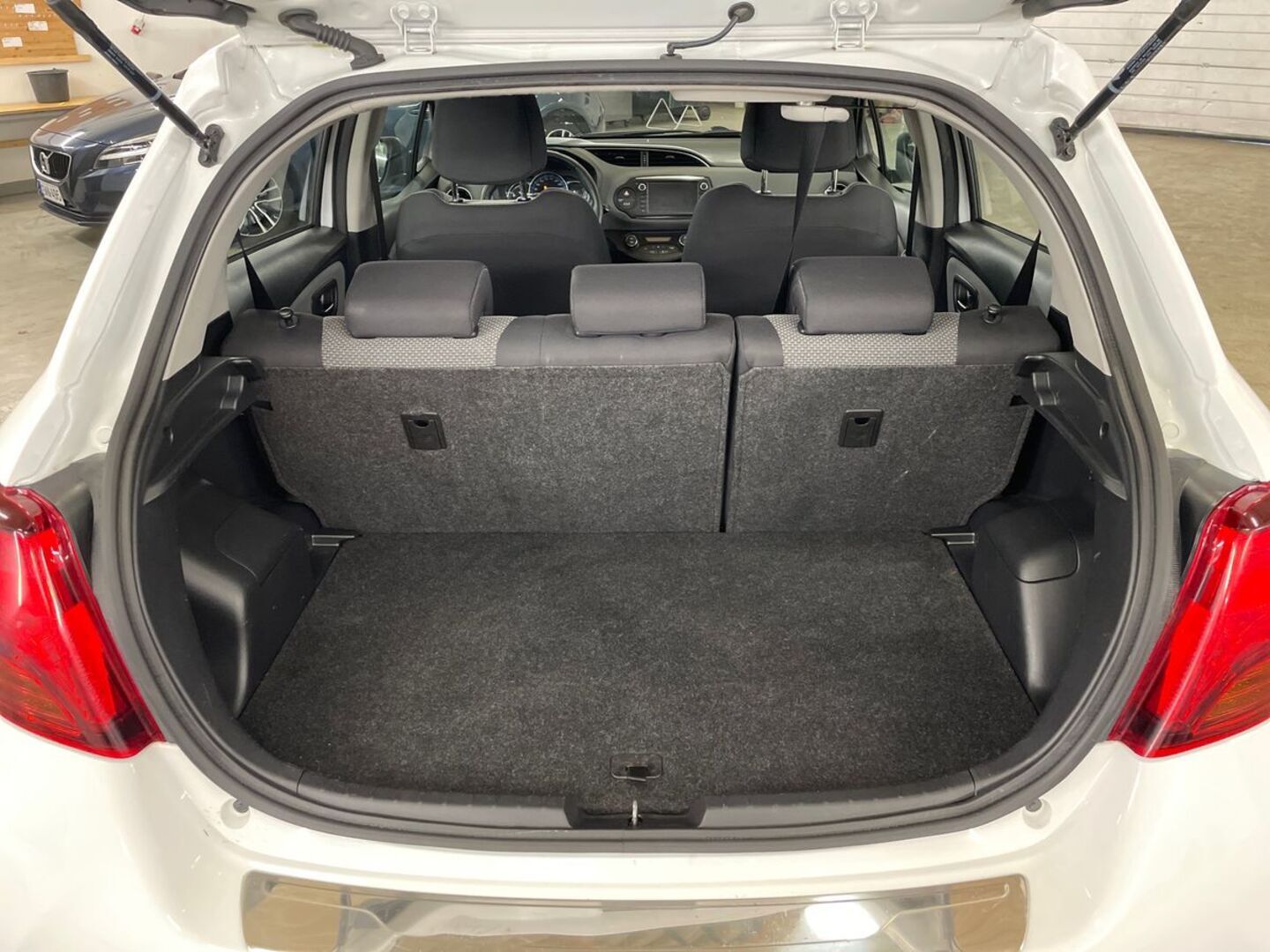 TOYOTA Yaris 2015