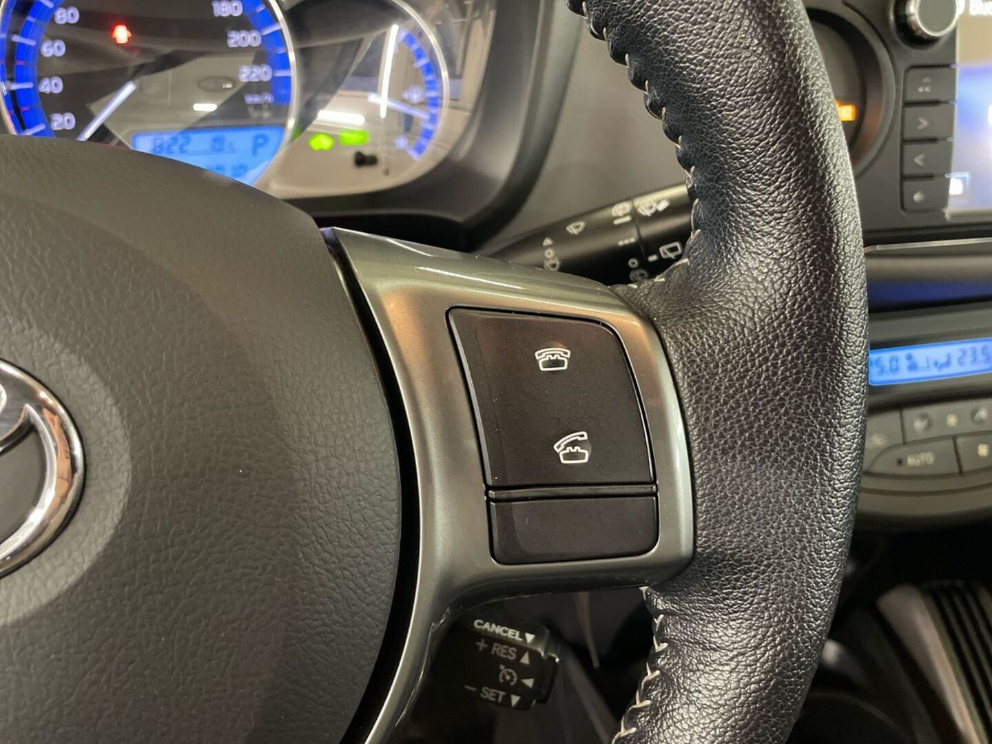 TOYOTA Yaris 2015