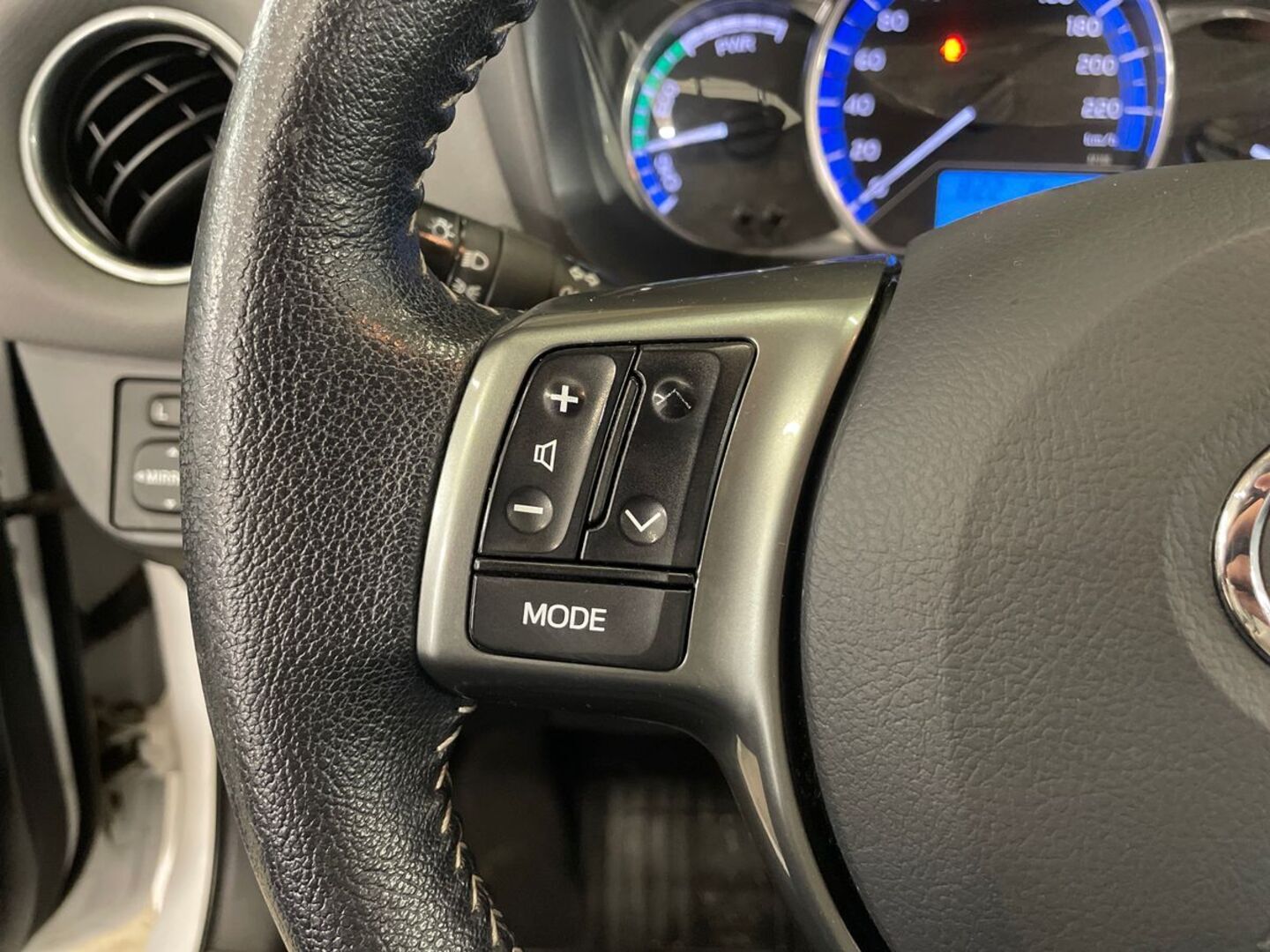 TOYOTA Yaris 2015