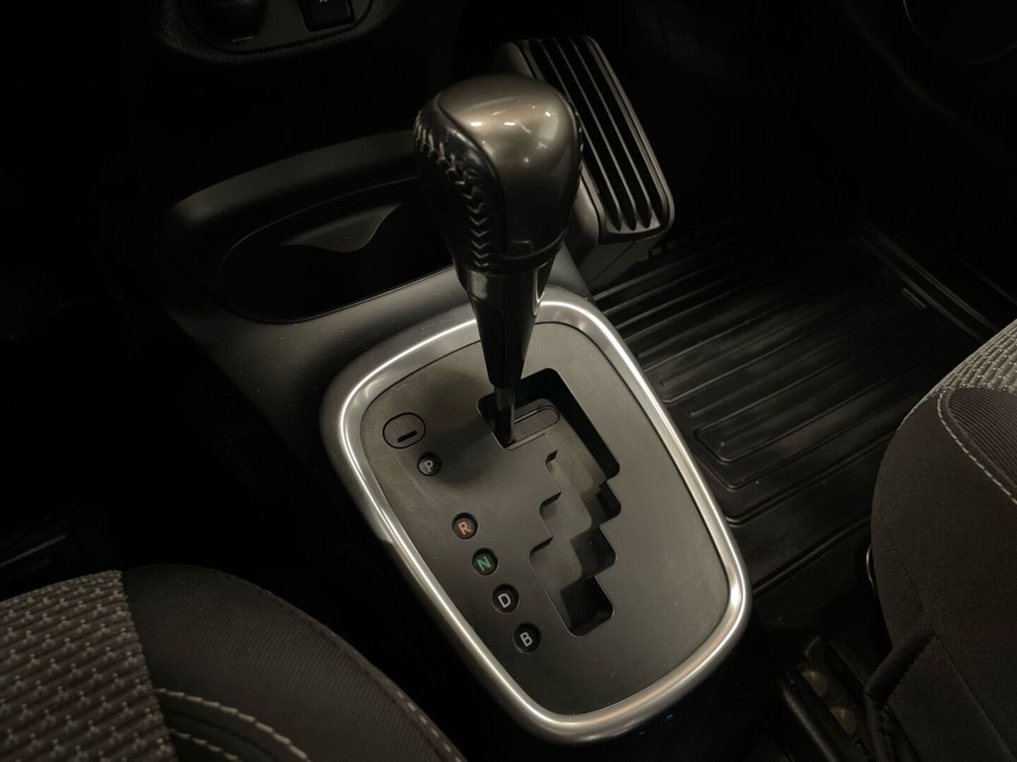 TOYOTA Yaris 2015