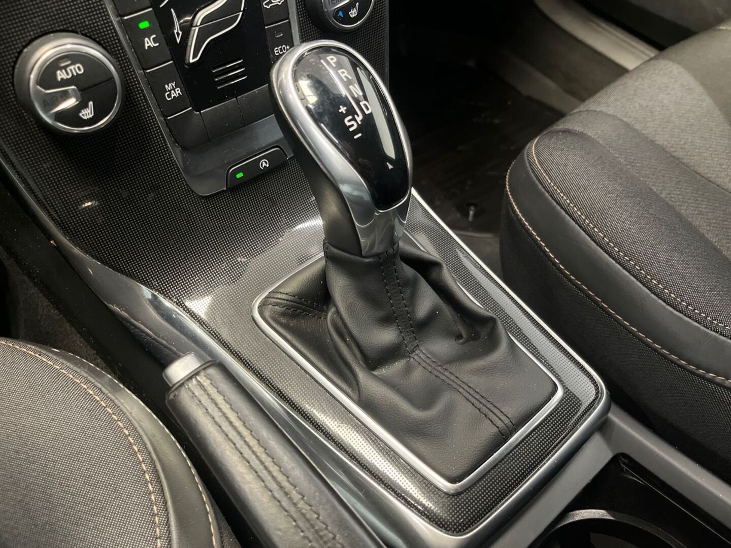 VOLVO V40 Cross Country 2017