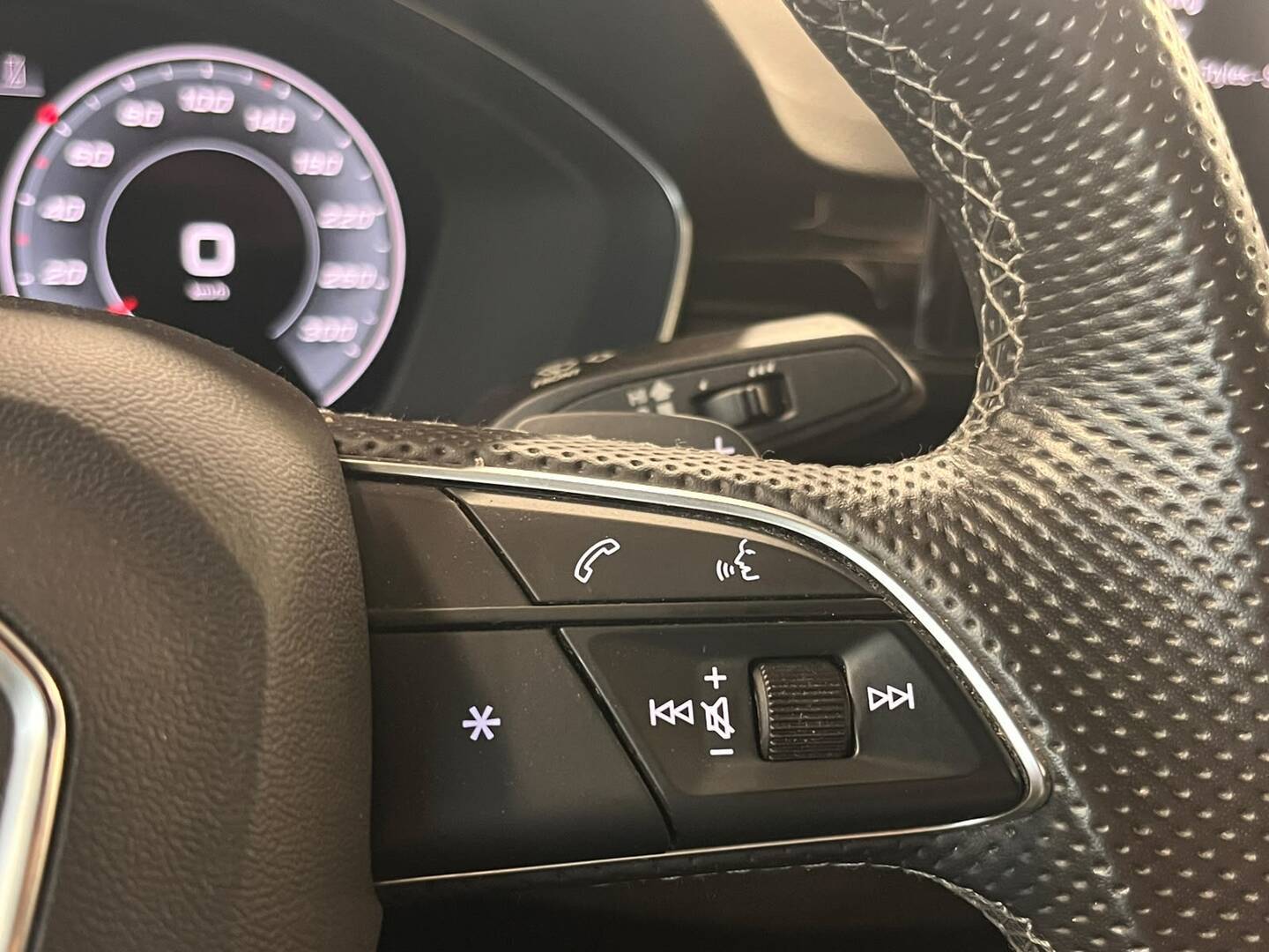 AUDI A4 2021