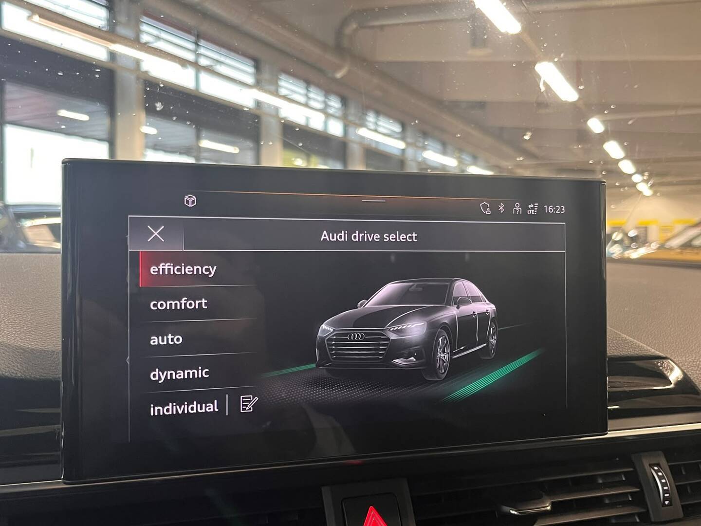 AUDI A4 2021