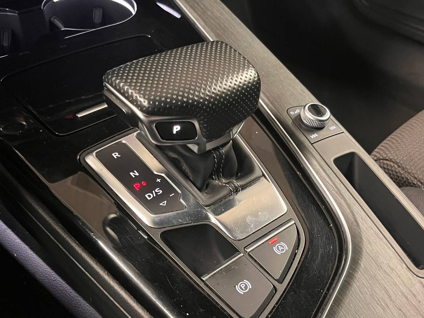 AUDI A4 2021