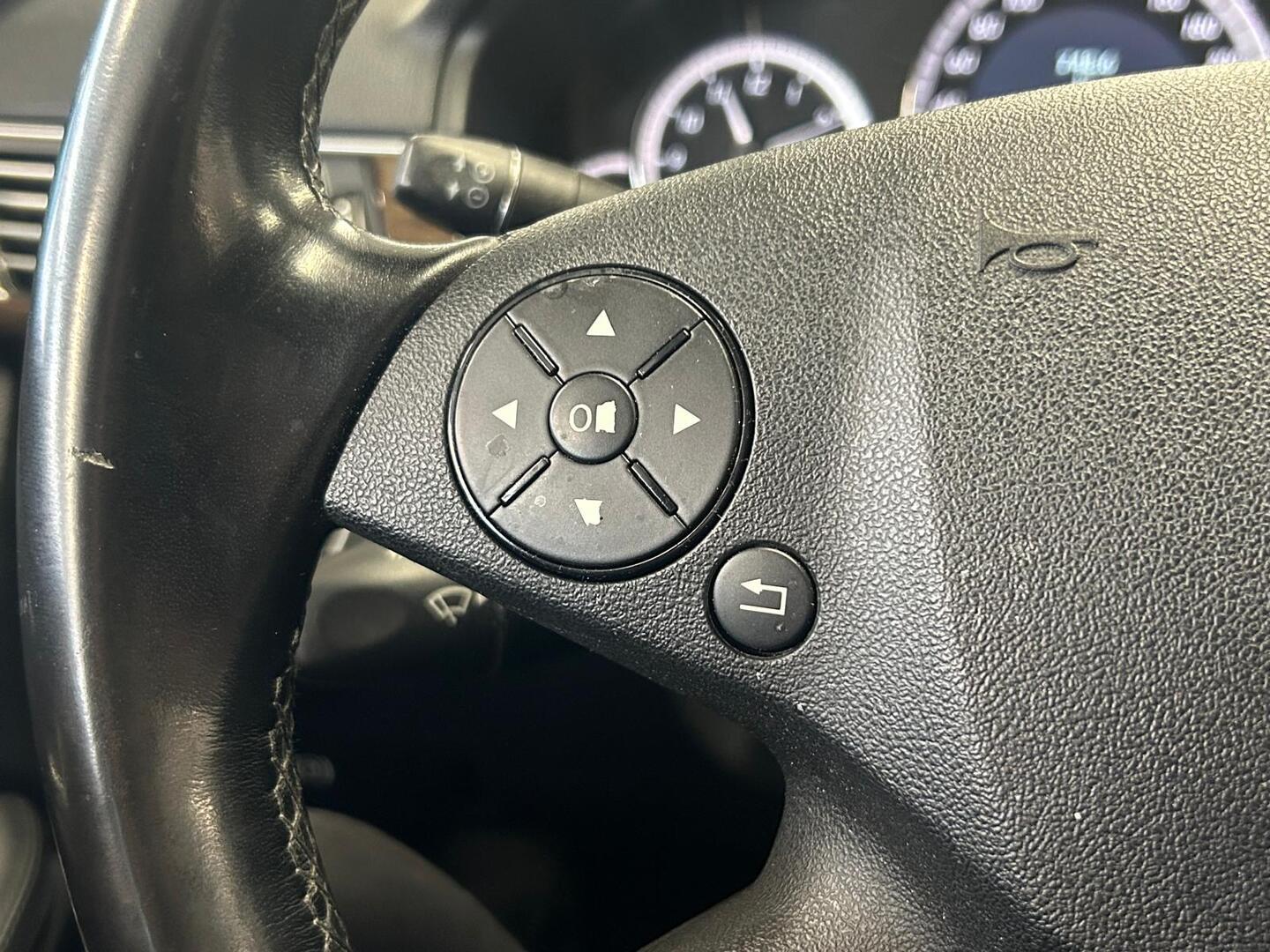 MERCEDES-BENZ E 2011
