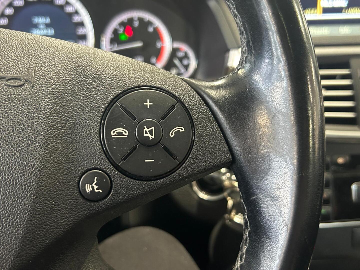 MERCEDES-BENZ E 2011