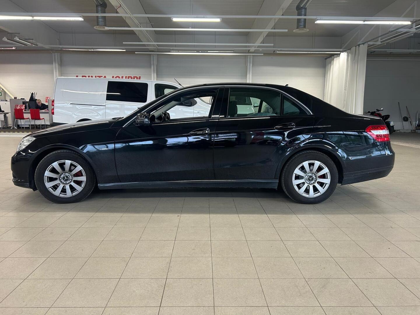 MERCEDES-BENZ E 2011