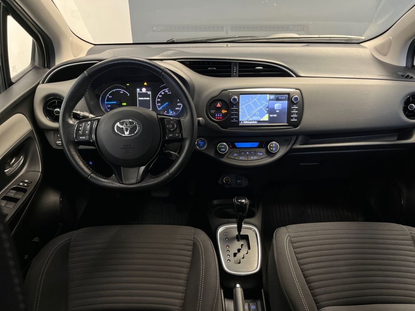 TOYOTA Yaris 2017