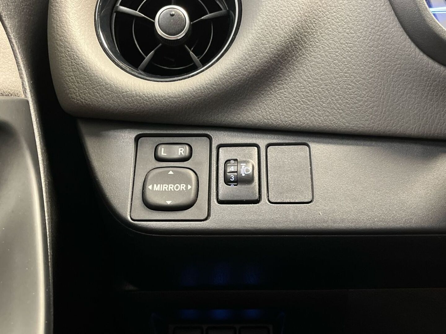 TOYOTA Yaris 2017