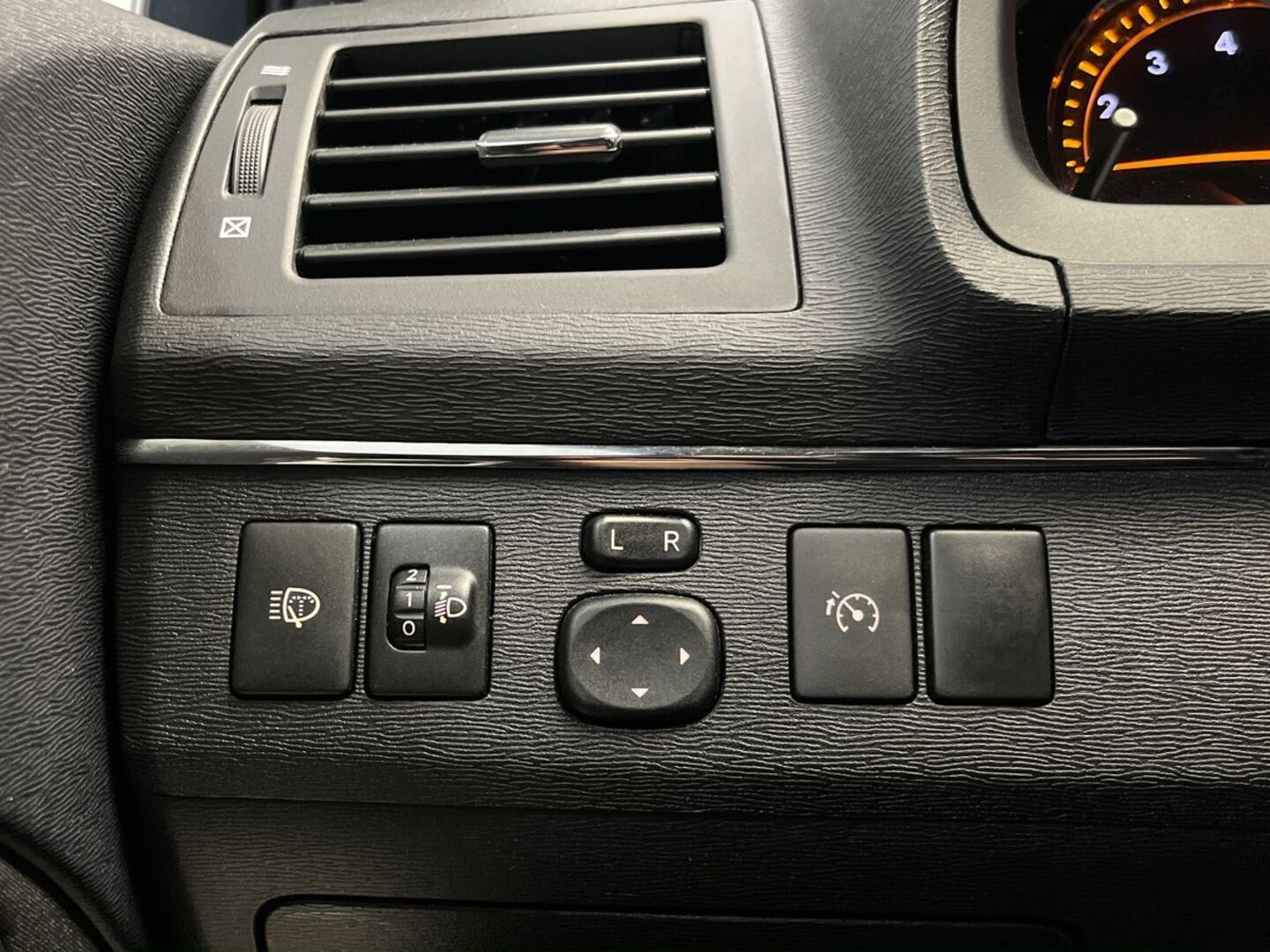 TOYOTA Avensis 2010