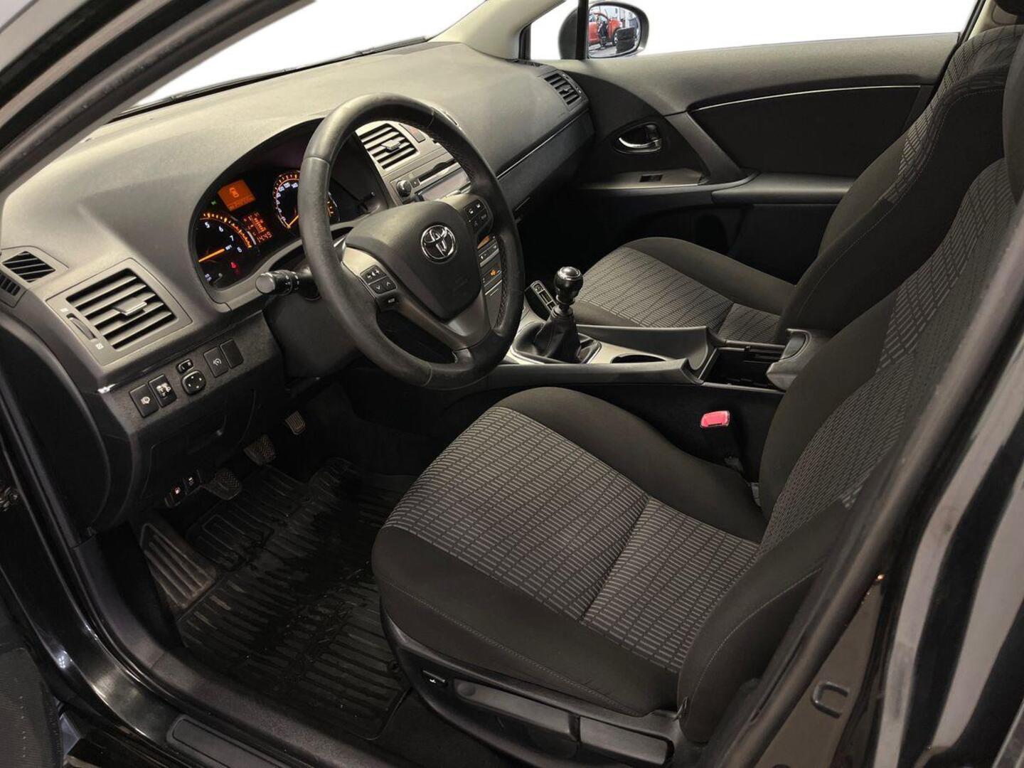 TOYOTA Avensis 2010