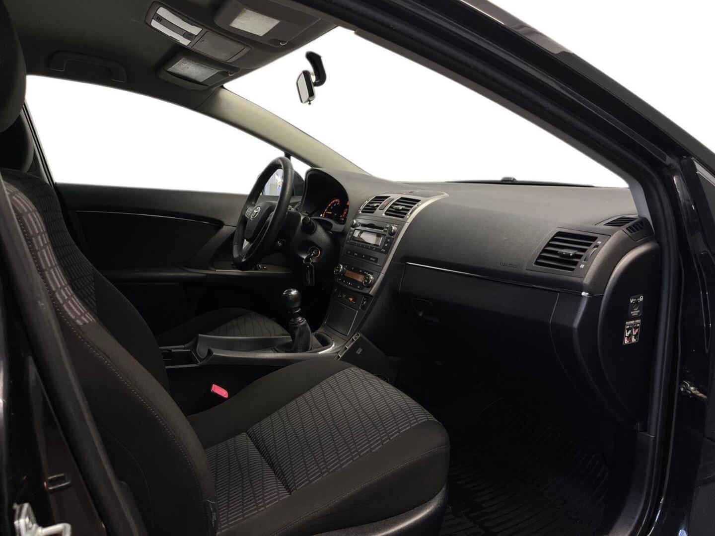TOYOTA Avensis 2010