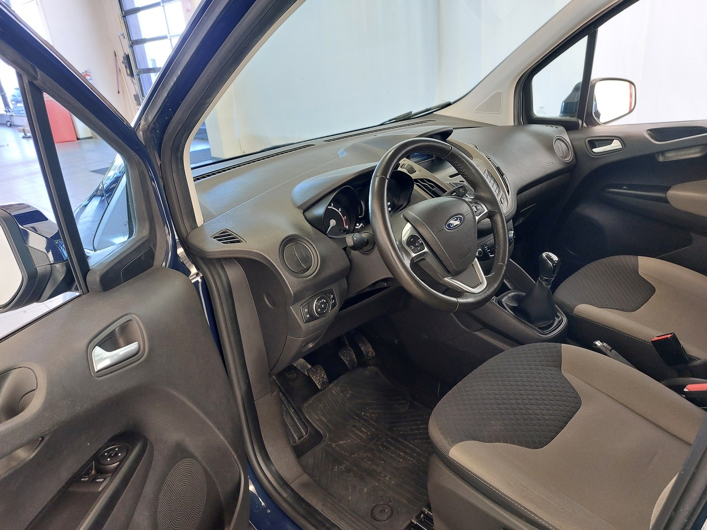 FORD Tourneo Courier 2017